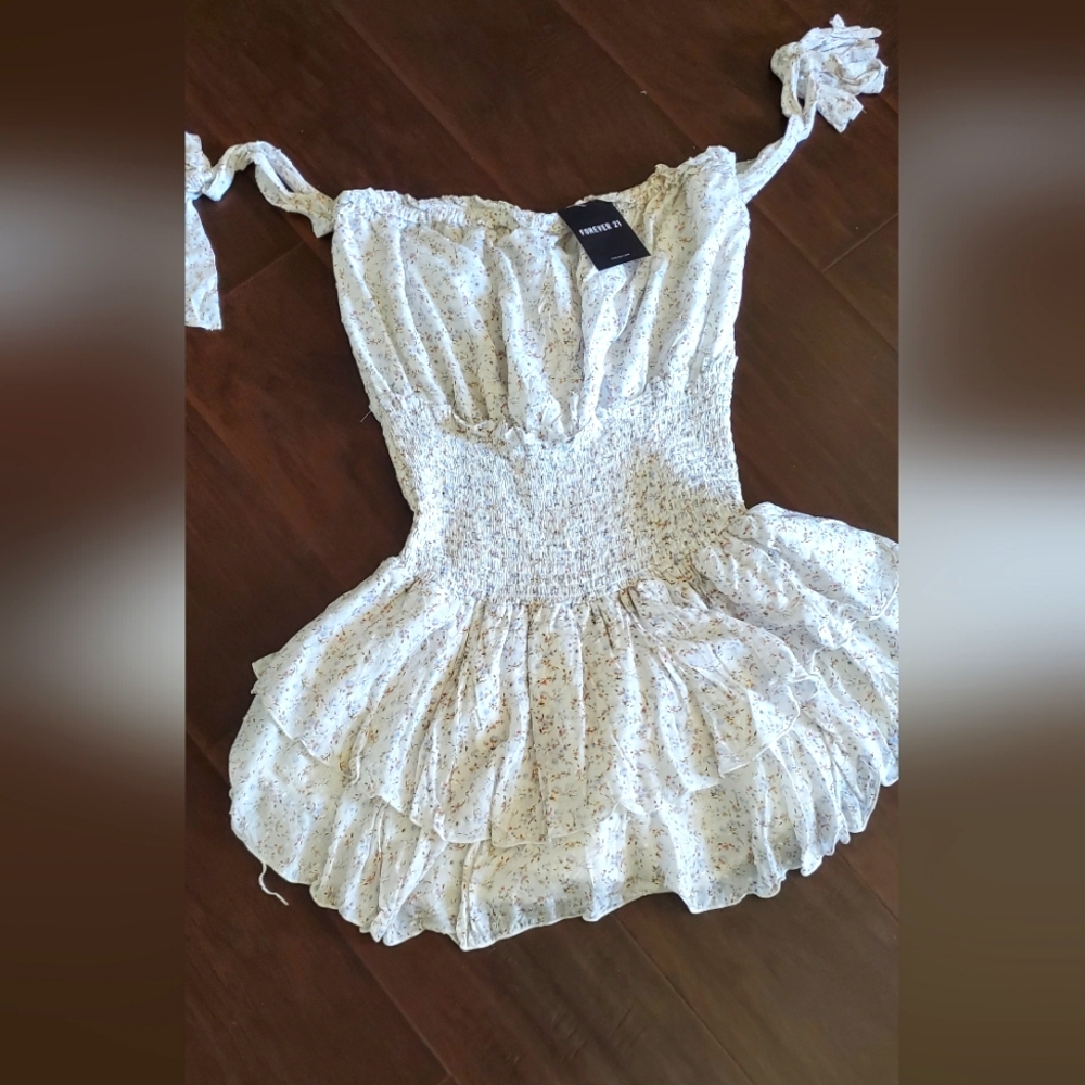 NWT FOREVER 21 WOMEN'S RUFFLED DRESS. SIZE M.